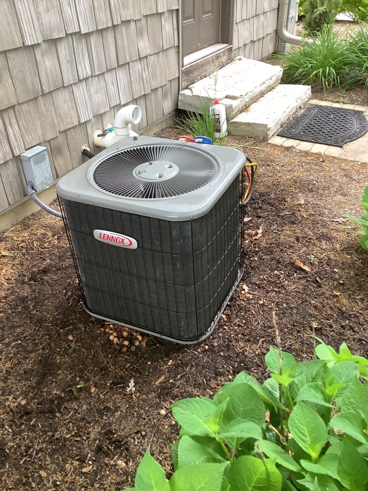 Cleaned and checked Lennox air conditioner 