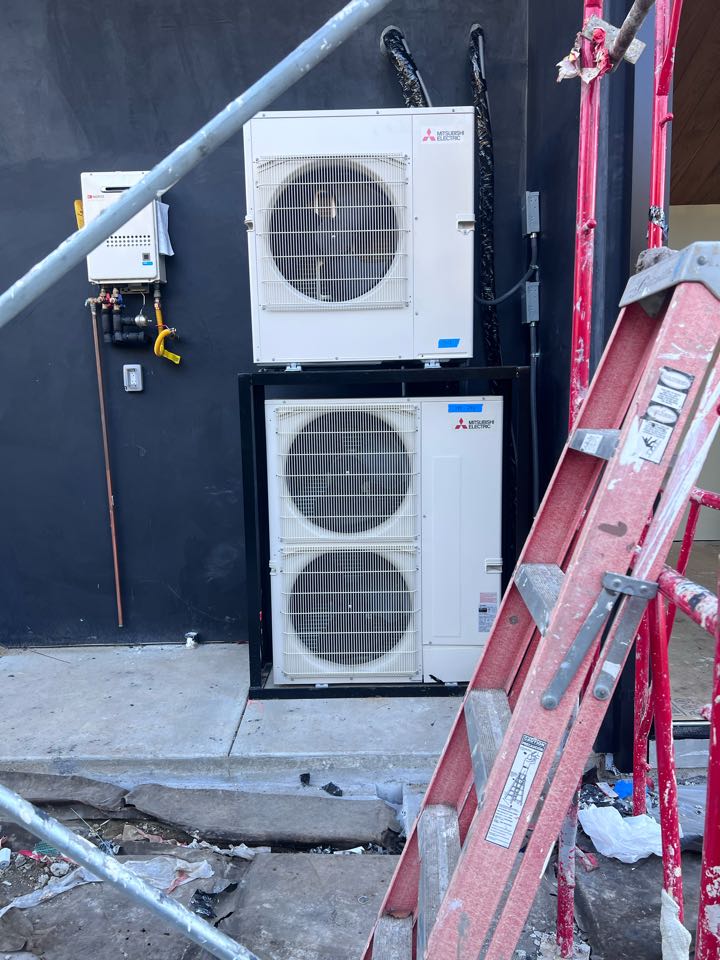 Malibu, CA - Just finishing up a nice mini split stacked on ready for this summer of 2023 🔥Beautiful custom home here in the city Malibu 👏🏽 Malibu, CA - Just finishing up a nice mini split stacked on ready for this summer of 2023 🔥Beautiful custom home here in the city Malibu 👏🏽