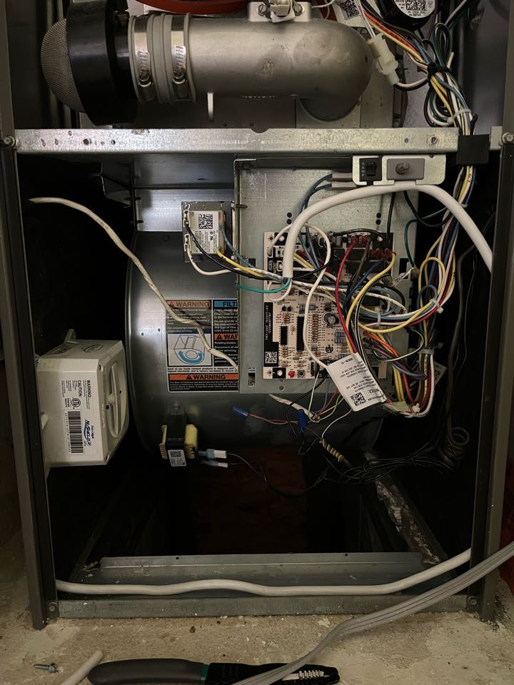 Altadena, CA - Installing iWave Ionizers in two furnaces Altadena, CA - Installing iWave Ionizers in two furnaces