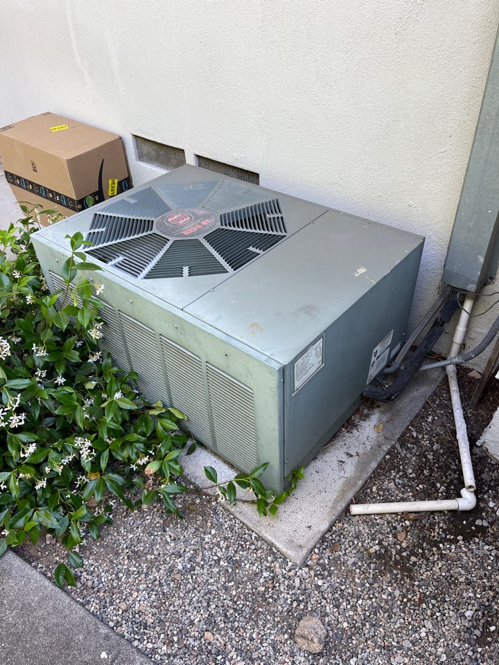 Altadena, CA - Assessment of aging condenser. Altadena, CA - Assessment of aging condenser.