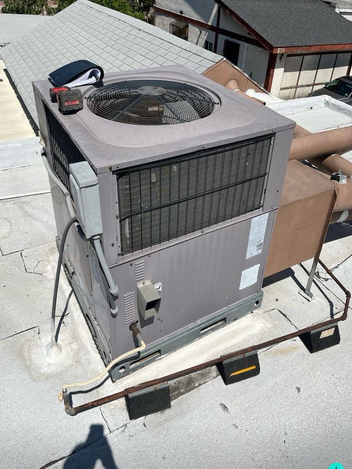 Going to be changing out this package unit here in Monterey Park 