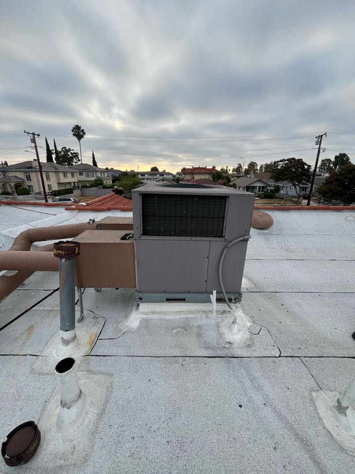 Changing out this package unit here in Monterey park 