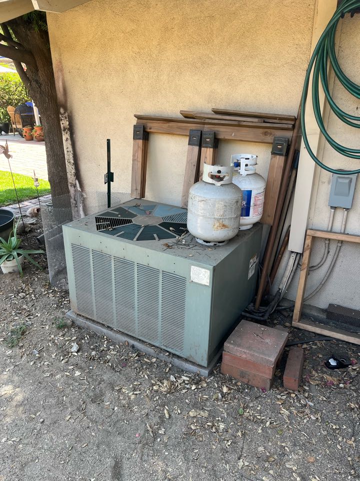 Going to be changing out this gas split system to a heat pump here in Altadena 