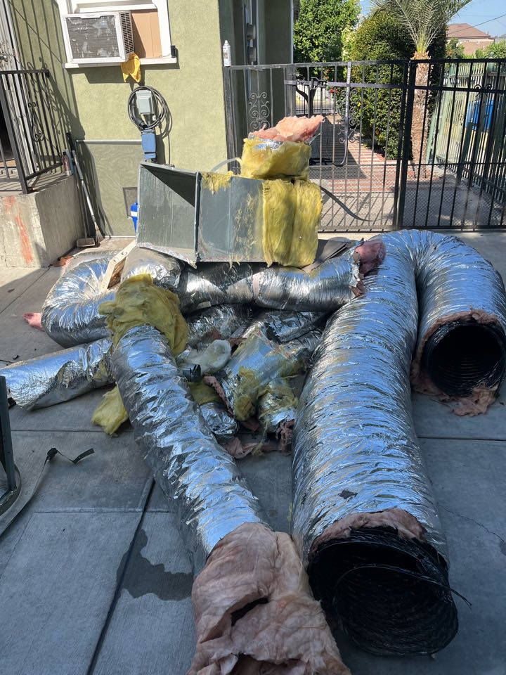 Changing out this split system with all new ducting here in Lincoln Heights 