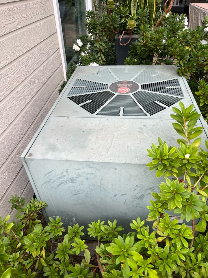 Changing out this split system here in Pasadena 