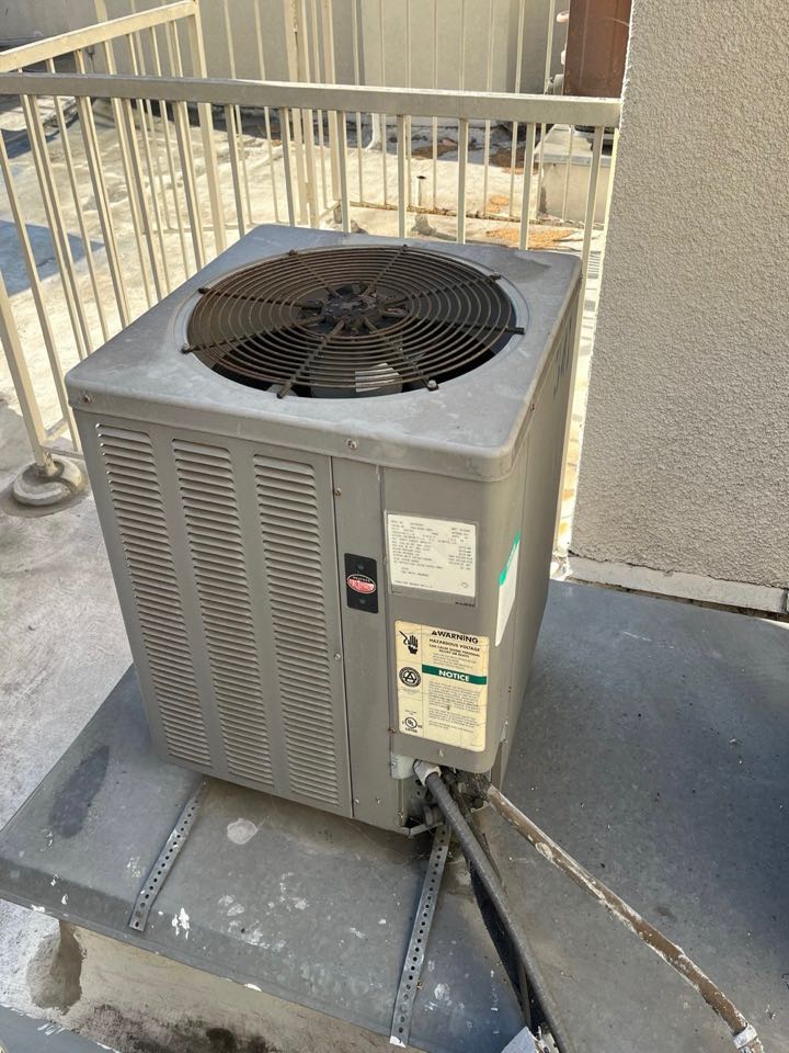 Los Angeles, CA - Going to be changing out this heat pump split system here in LA Los Angeles, CA - Going to be changing out this heat pump split system here in LA