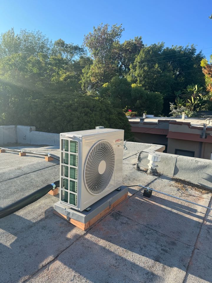 Check out this mini split condenser unit in the roof top  in south Pasadena 😍😍🤩 Need of any heating or cooling. Give us a call   🙏We can help you out 🙏🤗@ Precise air systems. Check out this mini split condenser unit in the roof top  in south Pasadena 😍😍🤩 Need of any heating or cooling. Give us a call   🙏We can help you out 🙏🤗@ Precise air systems.