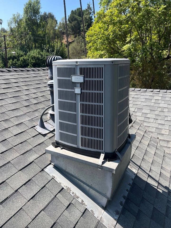 Los Angeles, CA - Going to be changing out this split system with the condenser on the roof here in Highland Park Los Angeles, CA - Going to be changing out this split system with the condenser on the roof here in Highland Park