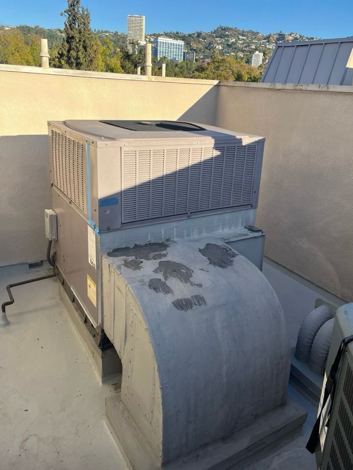 Going to be changing out this package unit here in Beverly Hills 