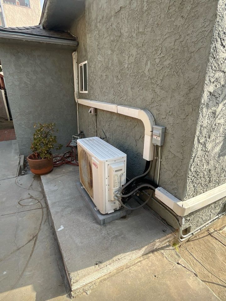 Going to be changing out this Lennox 3 zone heat pump ductless system here in Silverlake 