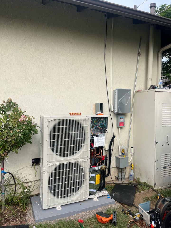 Almost finished installing this Mitsubishi split system here in Pasadena 