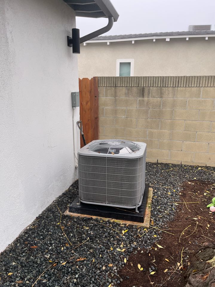 Removing and replacing this old gas split system with Mitsubishi heat pump 3 zones all new re designed ducting in a house here in Long Beach 