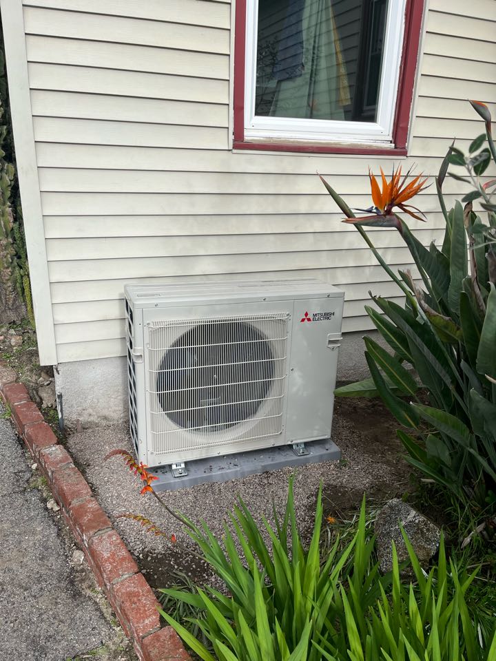 La Crescenta-Montrose, CA - Finished with this 3 zone ductless Mitsubishi install in a house here in La Crescenta La Crescenta-Montrose, CA - Finished with this 3 zone ductless Mitsubishi install in a house here in La Crescenta