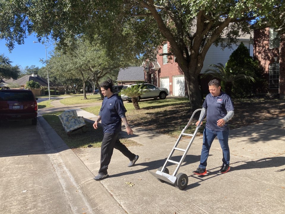 Richmond, TX - 2 men crew moving in sugar land. Richmond, TX - 2 men crew moving in sugar land.