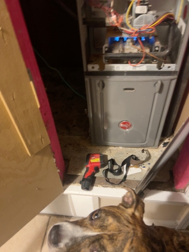 Servicing this rheem gas fired electric furnace 