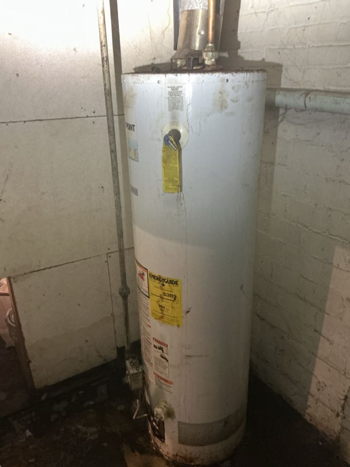 Estimate to replace and install a new water heater in Highland Park