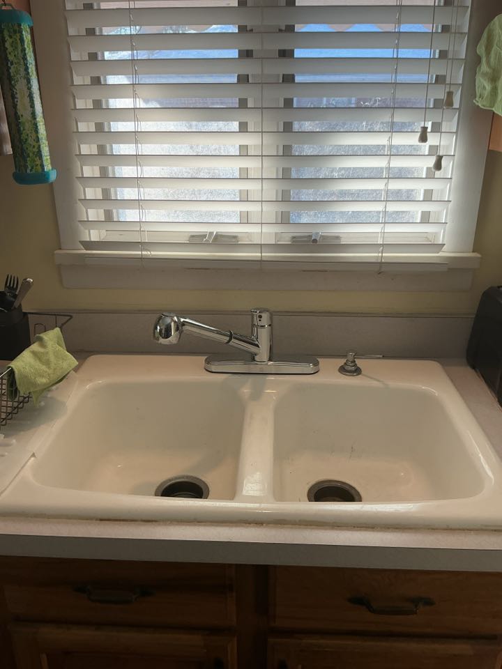 Installed new kitchen faucet in Dearborn Heights