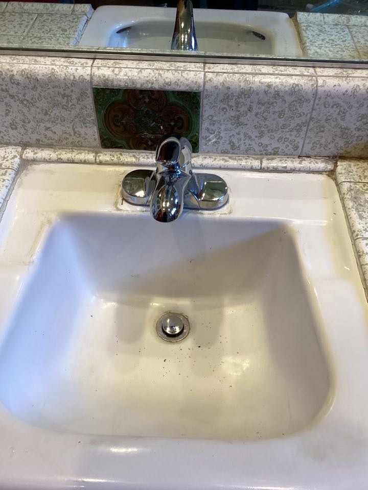 Two bedroom passes install and a pop-up with a P-trap master bedroom and hallway. Bathroom sinks for two bathroom house in California.