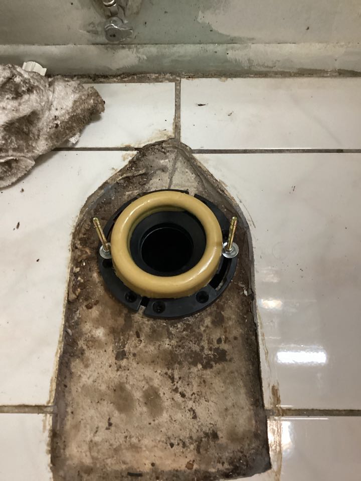 Toilet installed and flange replacement in montbello ca