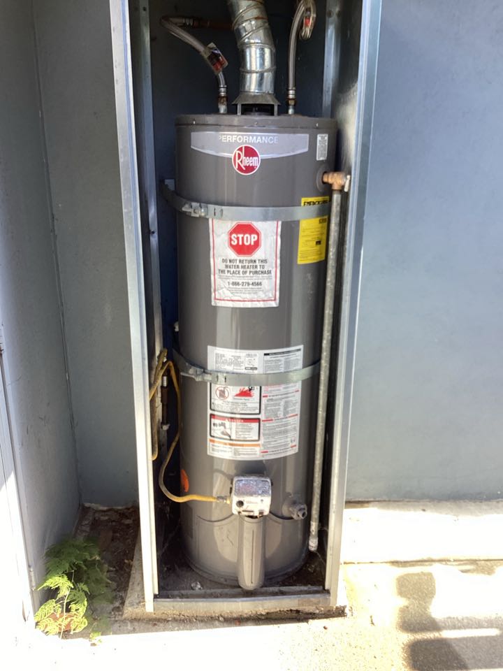 Install water heater in Glendora, California for a single-family three bathroom house