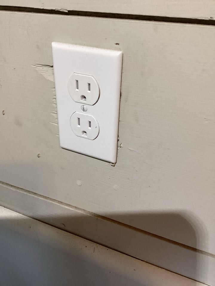 Fix a junction wire and replaced a shorted receptacle 