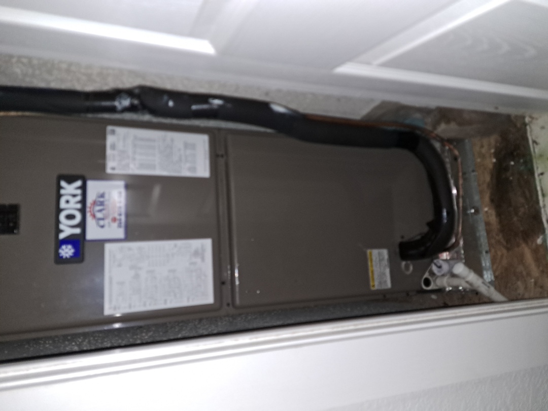 Checking pressures and washing outdoor unit 