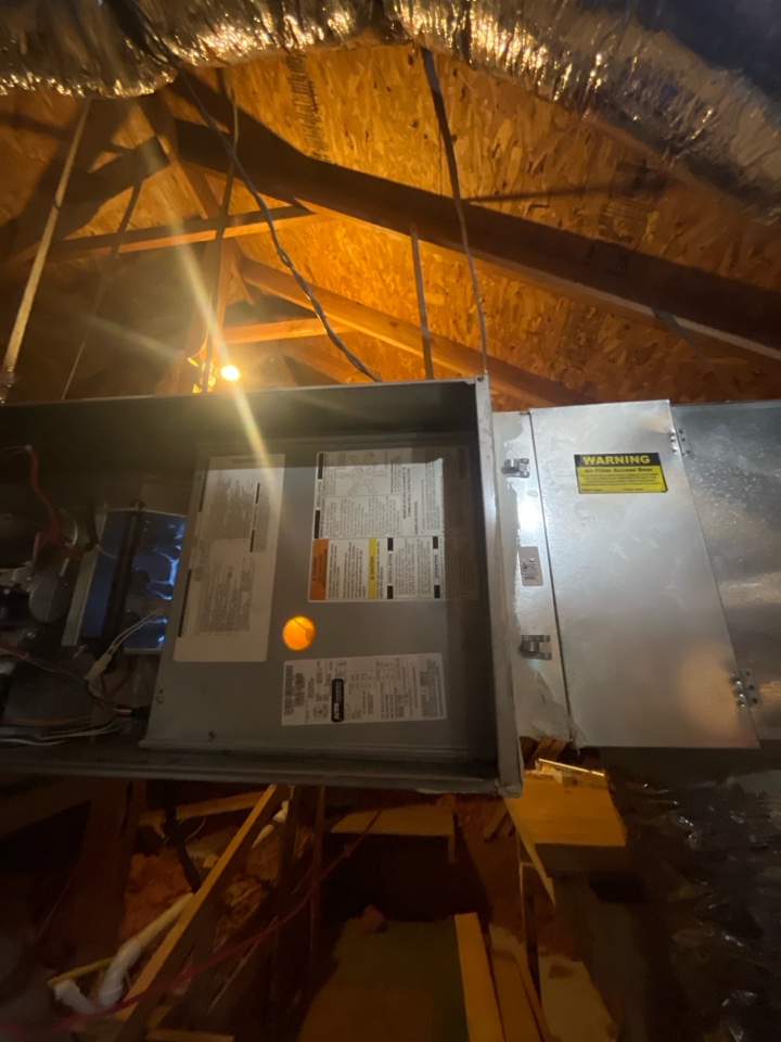 Doing a maintenance on a carrier furnace 