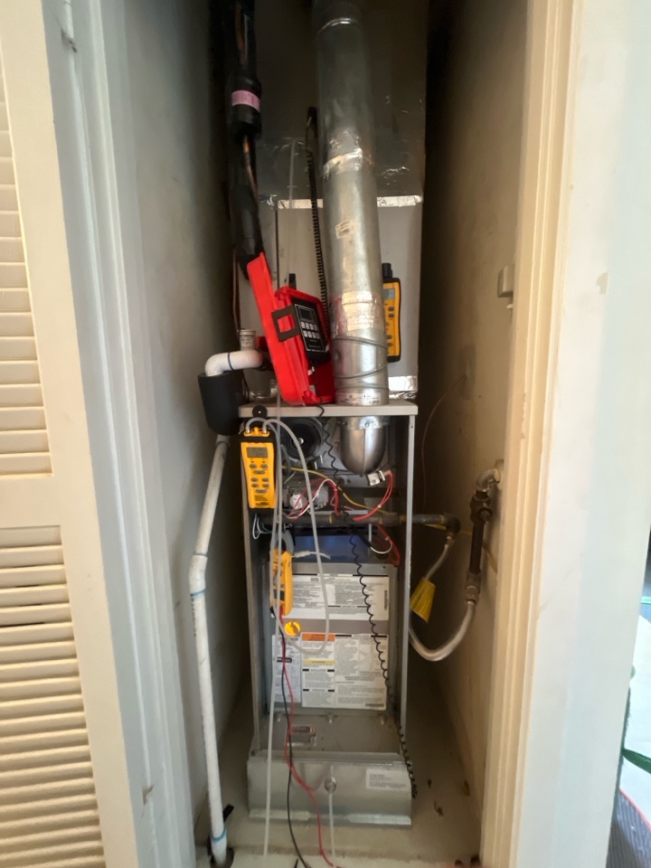 Doing a maintenance on a carrier furnace 