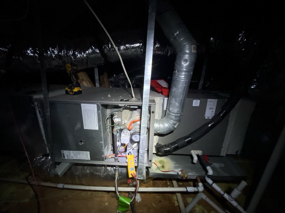 Doing a maintenance on a Lennox furnace 