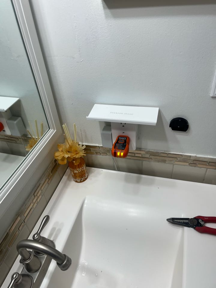 Customer in Perryville need outlet and light diagnose because light flickers, Stella electric came diagnose situation and fixed.