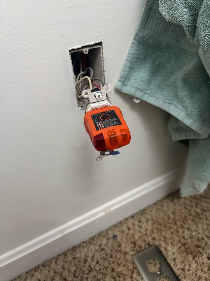 Customer has a faulty receptacle in Hampstead MD. Stella electric installed a new receptacle in Hampstead MD. 