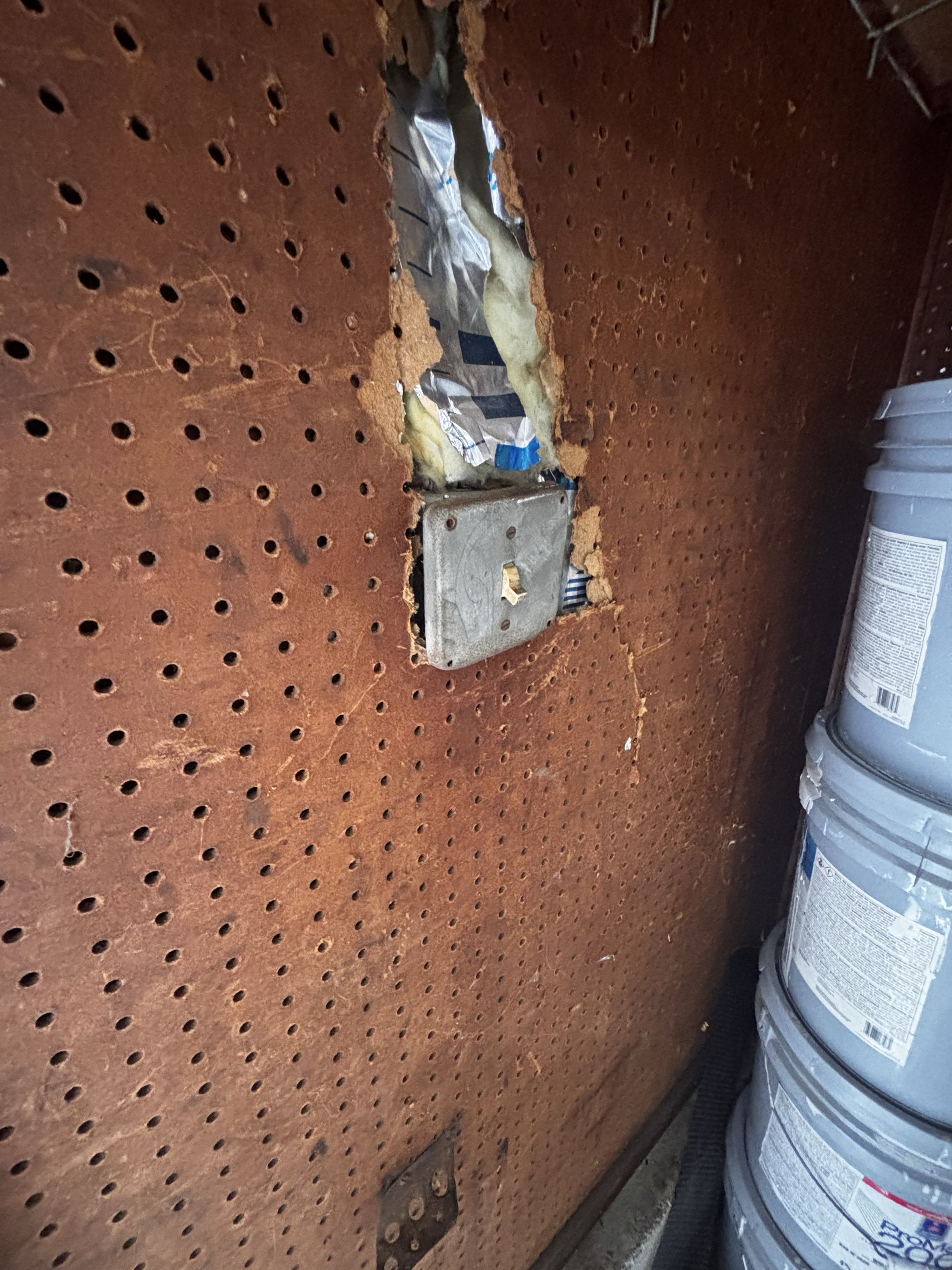 Customer has losses connection for the exterior lights in Reisterstown MD. Stella electric repairs losses connection restored power to the lights in Reisterstown MD