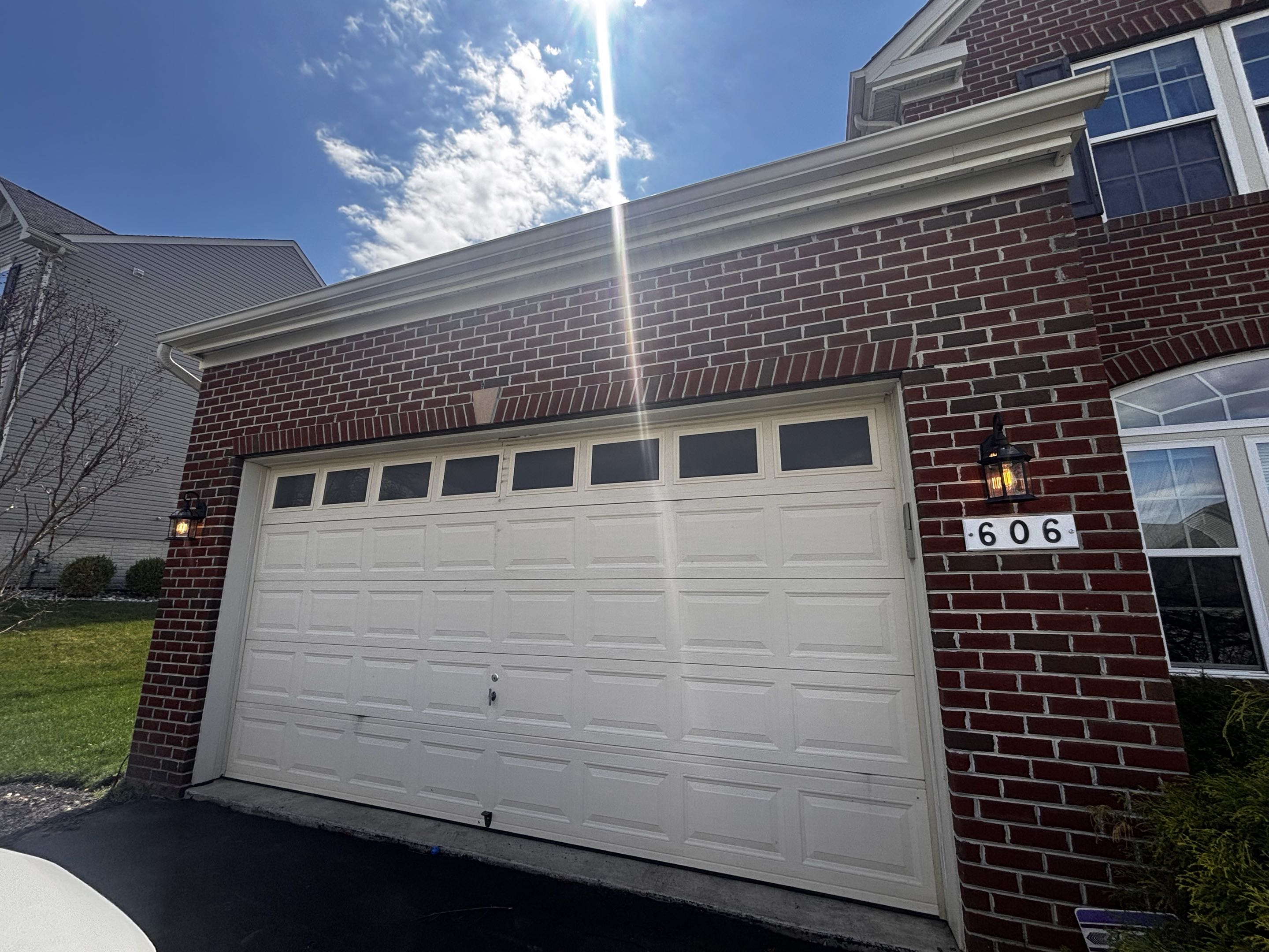 Customer wants to change 4 coach lights in Mt Airy MD. Stella electric install 4 new coach lights in Mt Airy MD.
