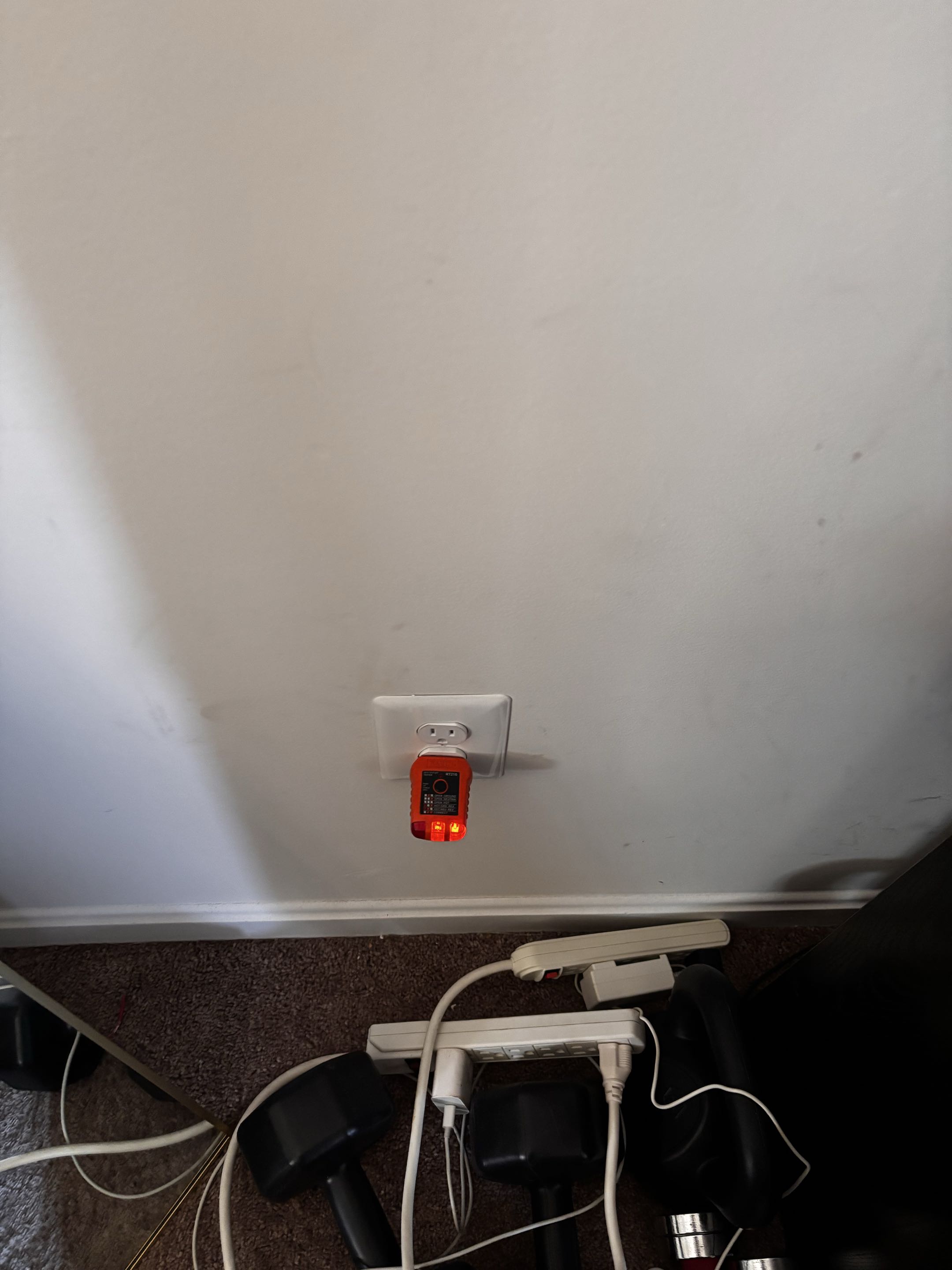 Customer has 1 receptacle faulty bottom prong is not working in Taneytown MD. Stella install a new receptacle in Taneytown MD