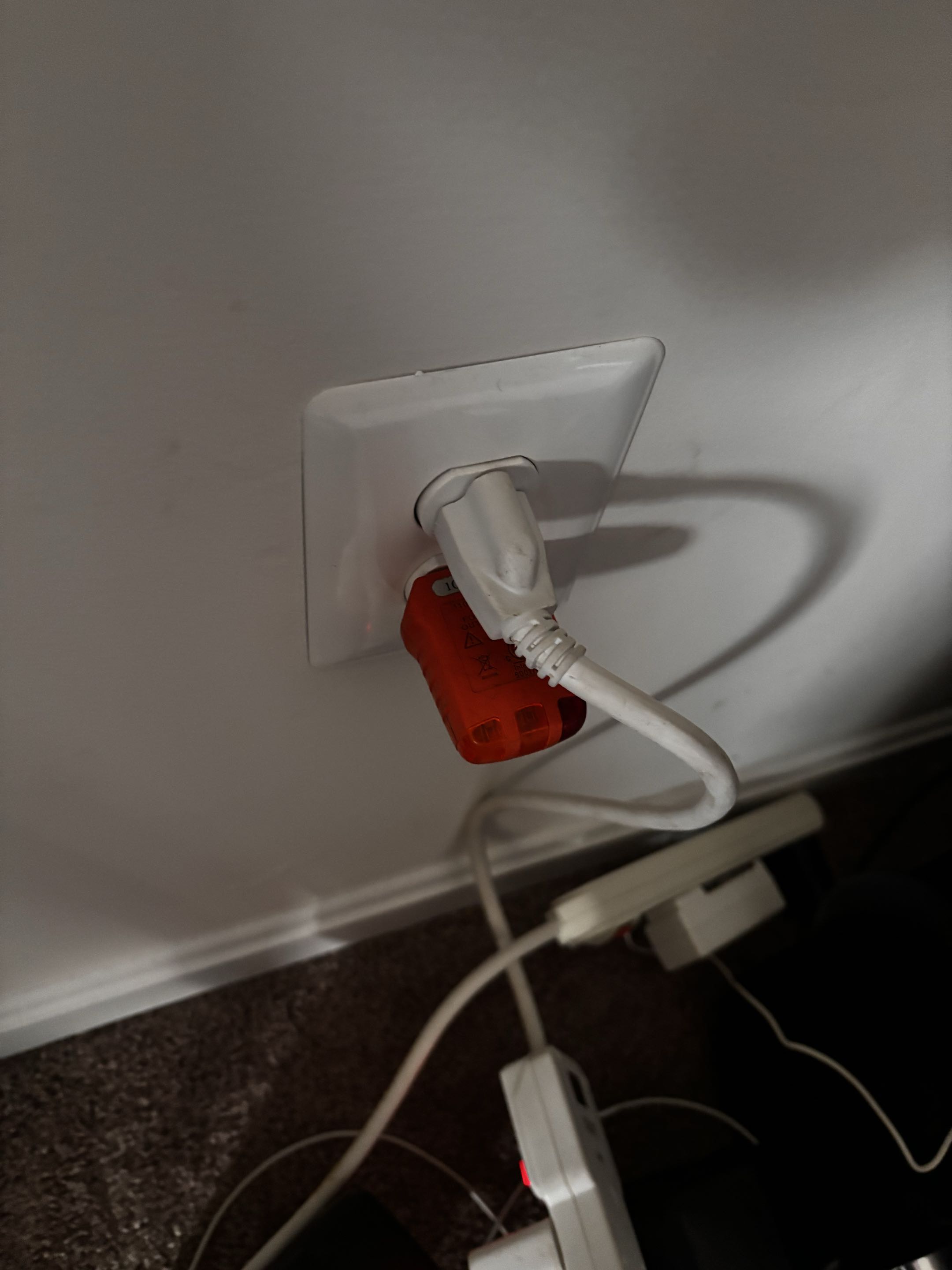 Customer has 1 receptacle faulty bottom prong is not working in Taneytown MD. Stella install a new receptacle in Taneytown MD