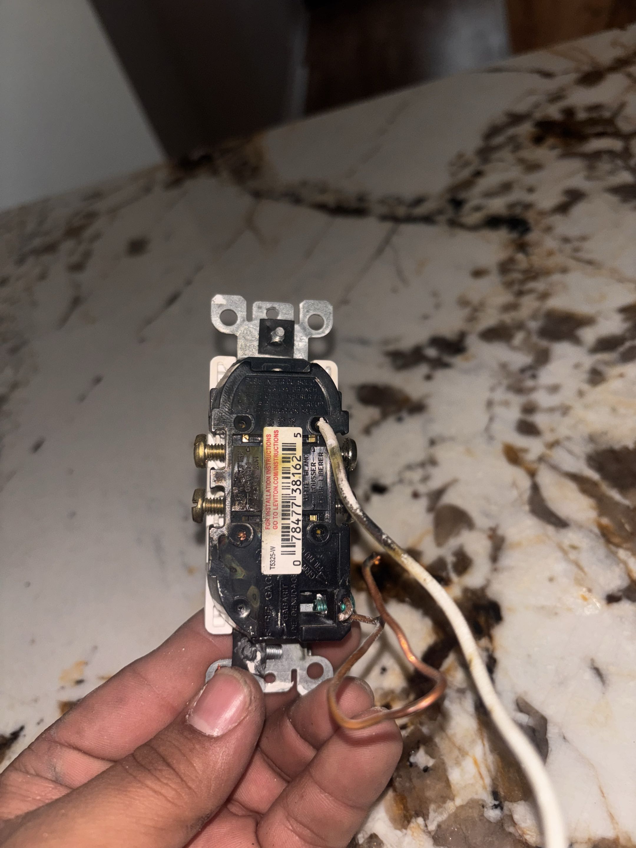 Customer has damaged receptacle in Baltimore city MD. Stella electric install new receptacle in Baltimore city MD. 