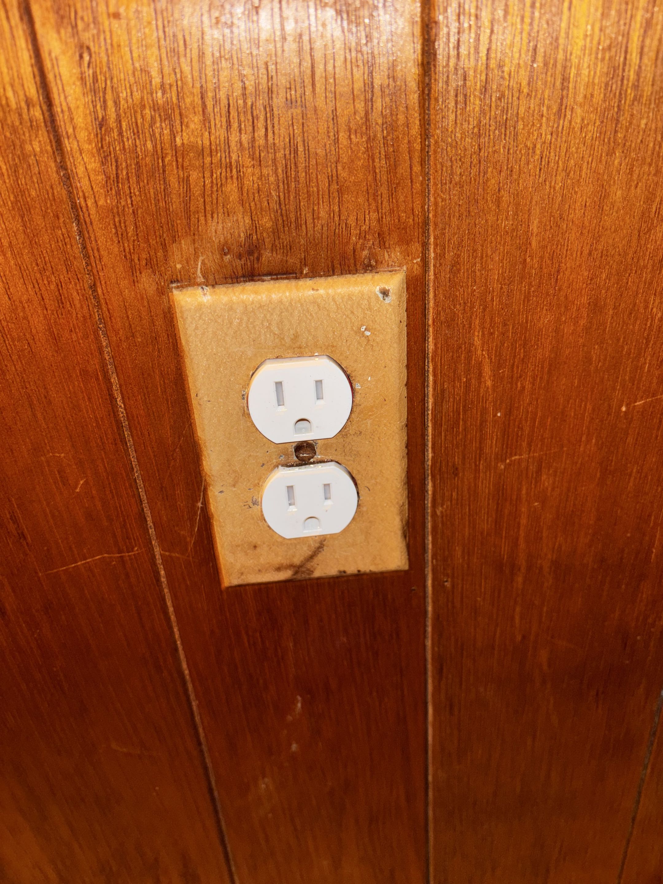 Customer has a broken outlet needs to be replaced in Baltimore city. Stella Electric installed a new outlet in Baltimore city. 