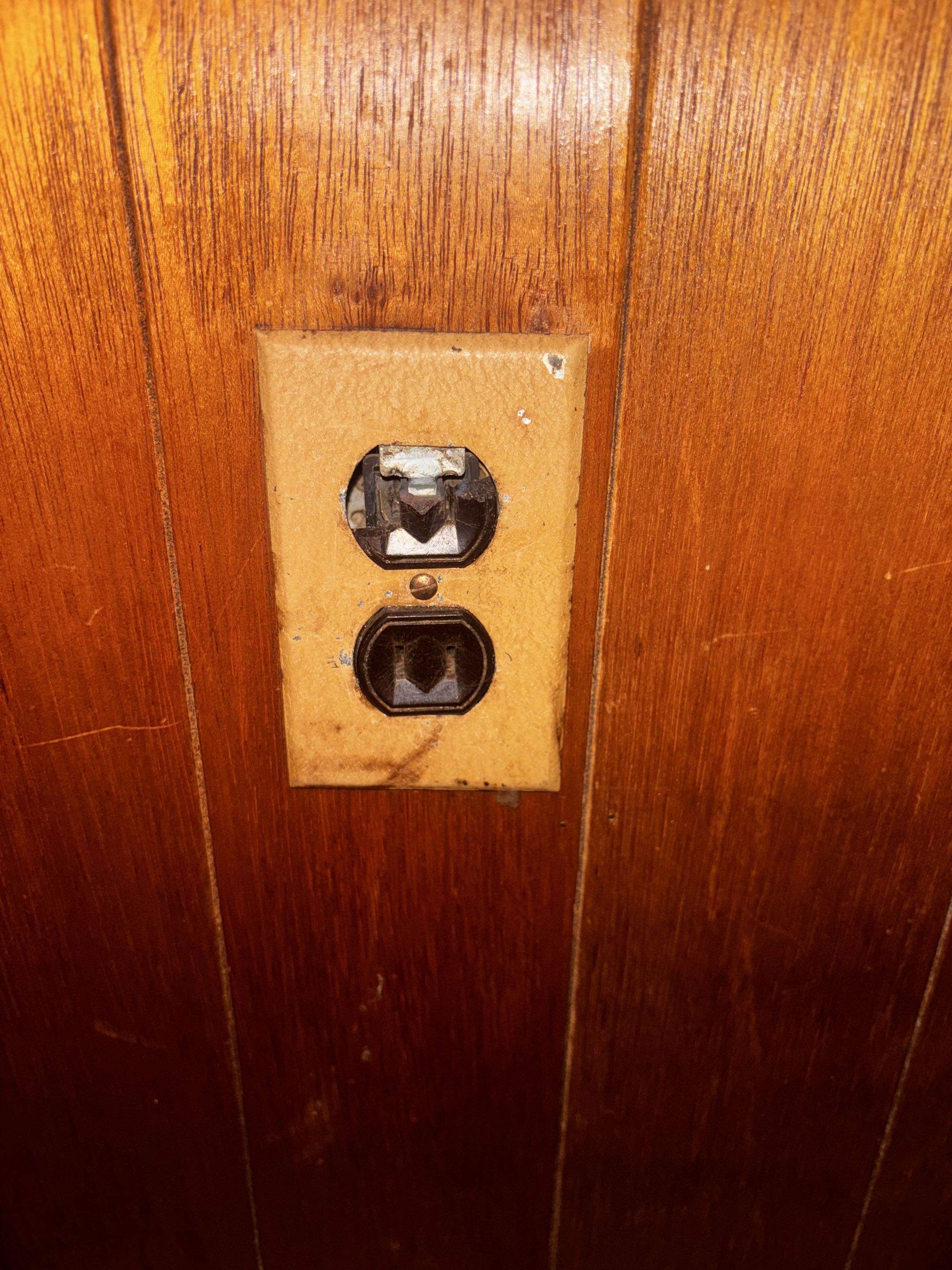 Customer has a broken outlet needs to be replaced in Baltimore city. Stella Electric installed a new outlet in Baltimore city. 