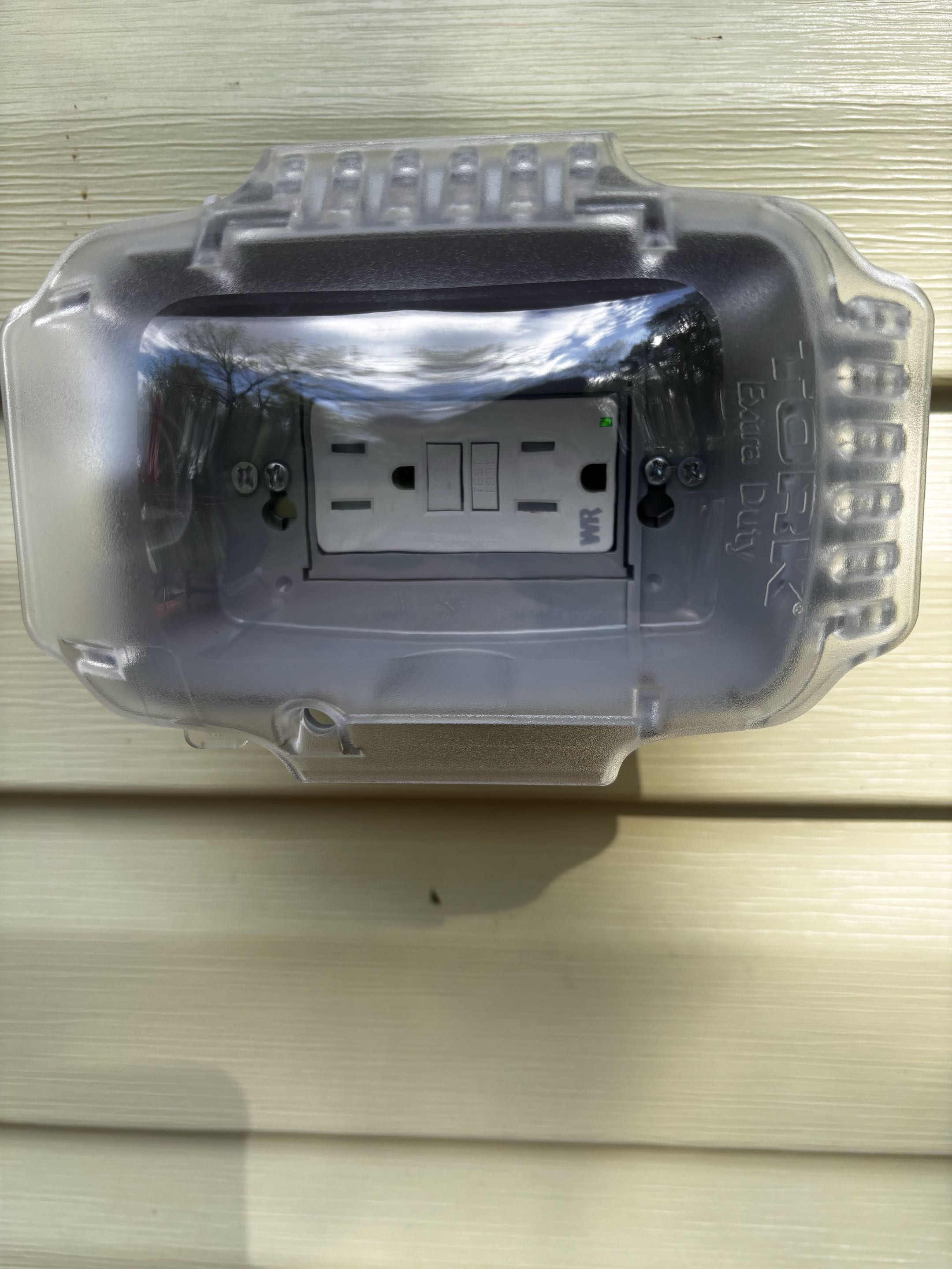 Customer wants to added 2 receptacles in the exterior of the house in Baltimore city MD. Stella Electric installed 2 new receptacles with weather proof box and bubble covers in Baltimore city MD. 