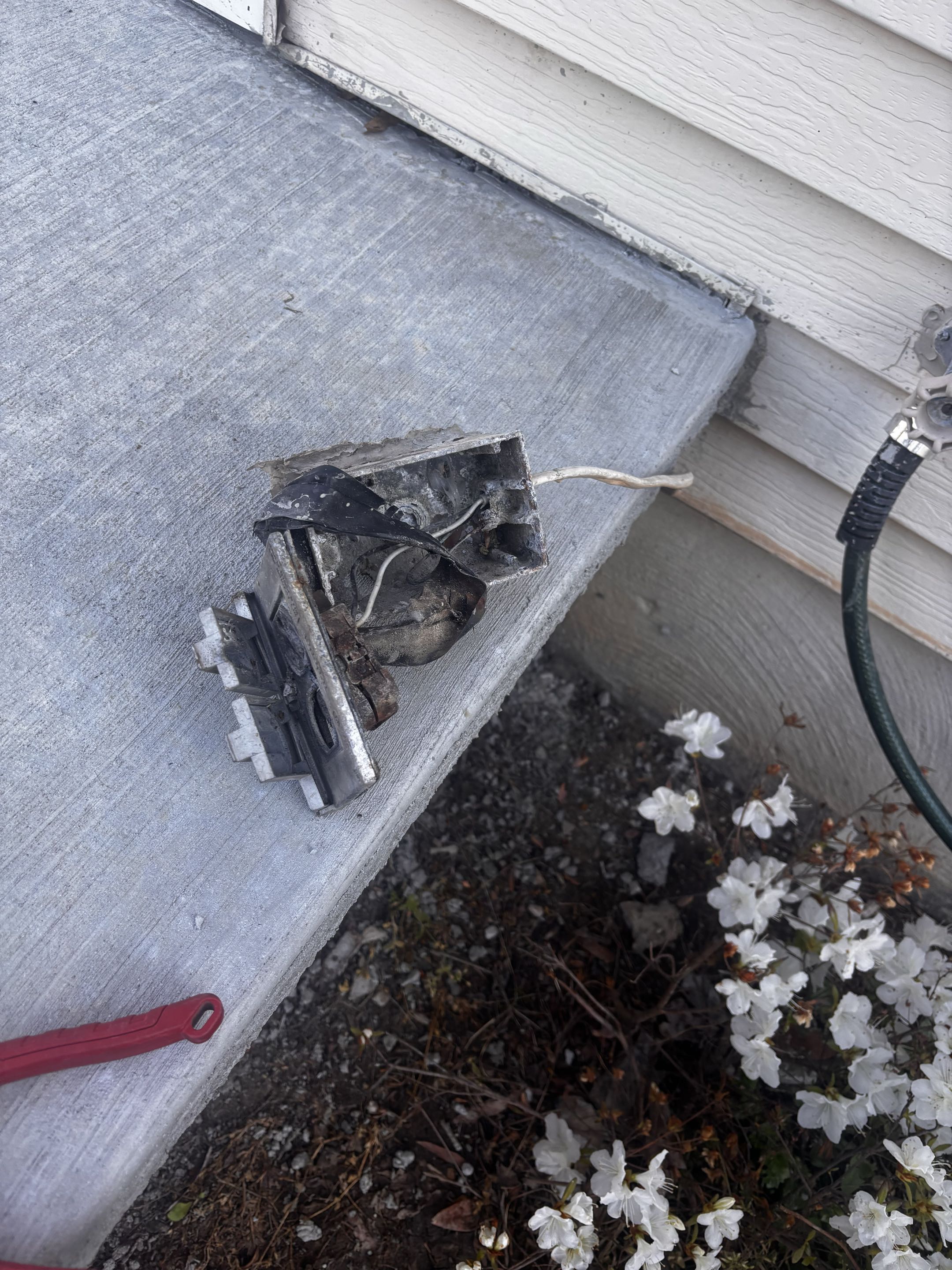 Customer has a damaged receptacle in Middle River MD. Stella Electric installed new receptacle in Middle River MD. 
