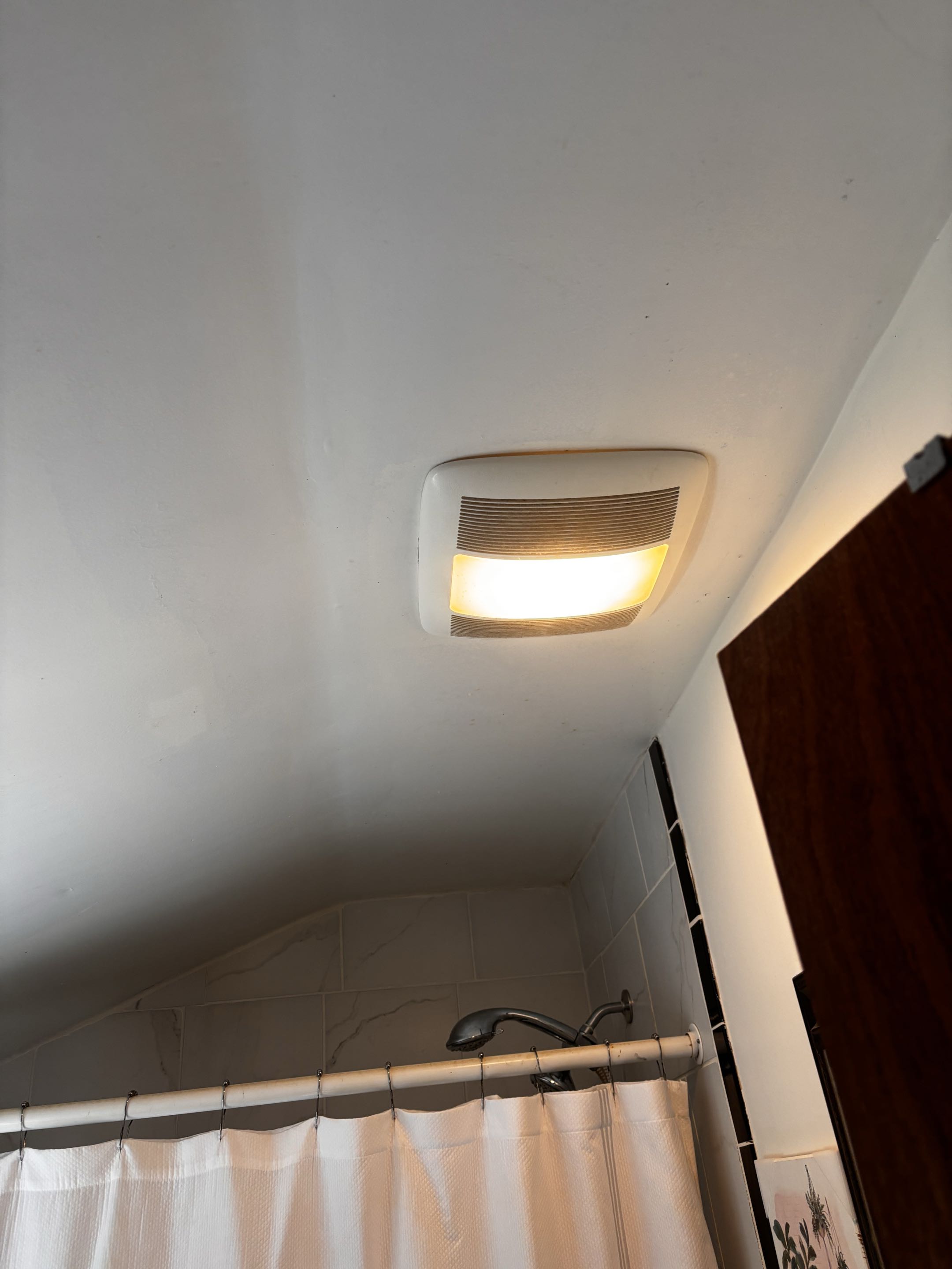 Customer has lost a neutro in the line no power to the bathroom lights and 2 bedrooms lights in Baltimore MD. Stella Electric restored power to the lights Baltimore MD.