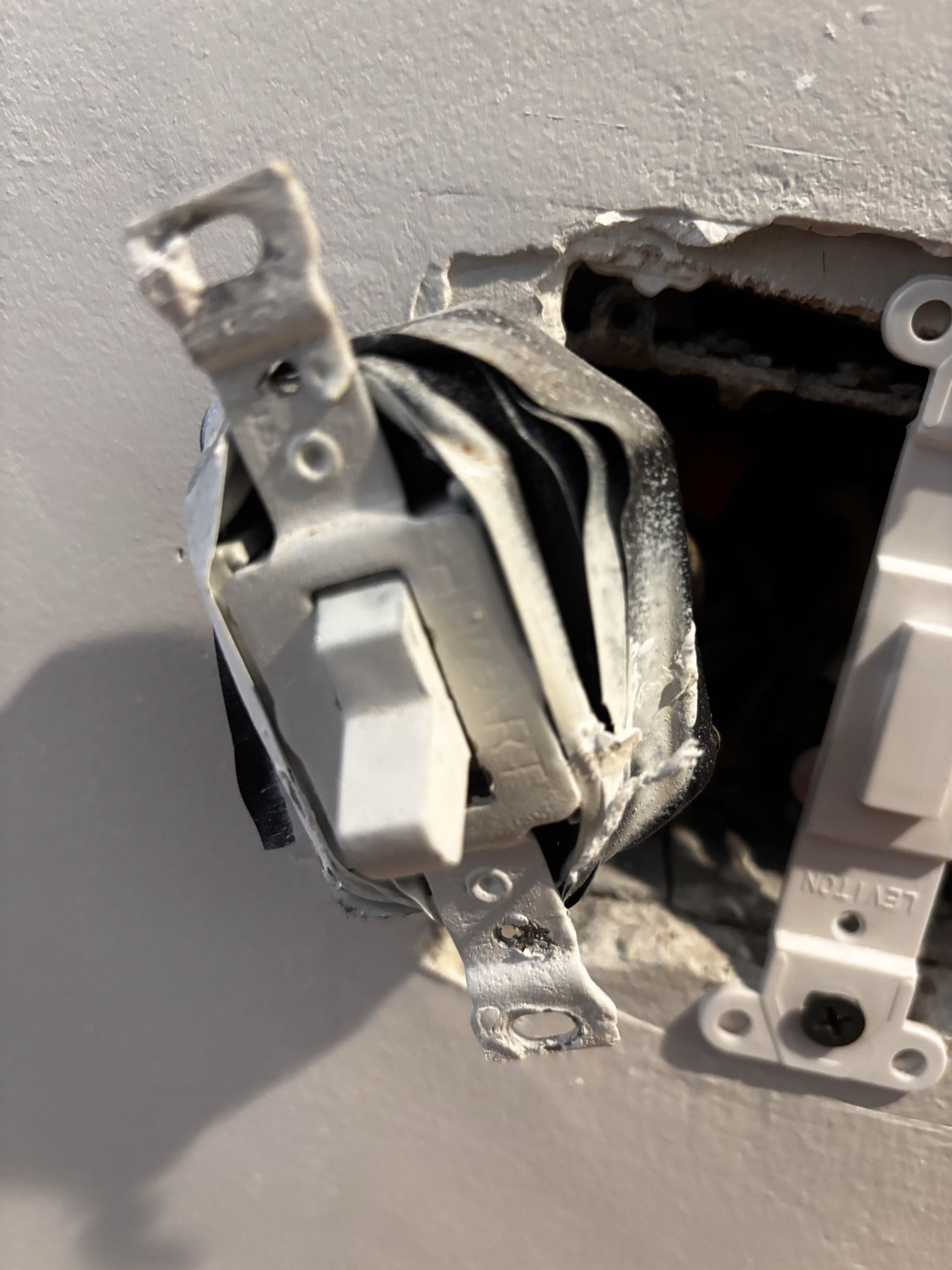 Customer has 2 3 ways switches that get stuck every time you flip the switch in Baltimore city. Stella Electric installed 2 3 way switches in Baltimore city. 