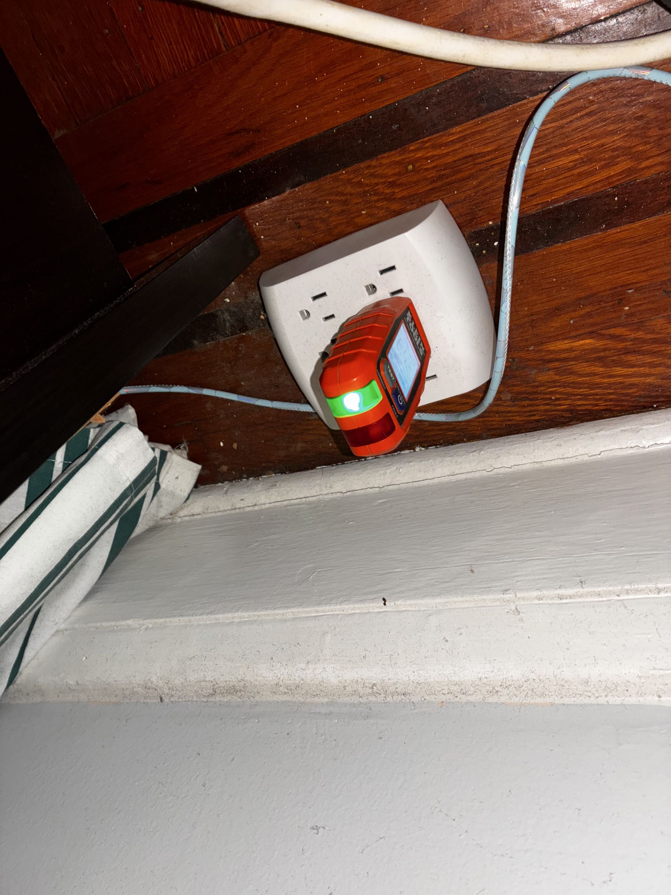Customer lost power to the living room receptacle in Baltimore  City MD. Stella Electric restored power to the living room receptacle in Baltimore City MD.