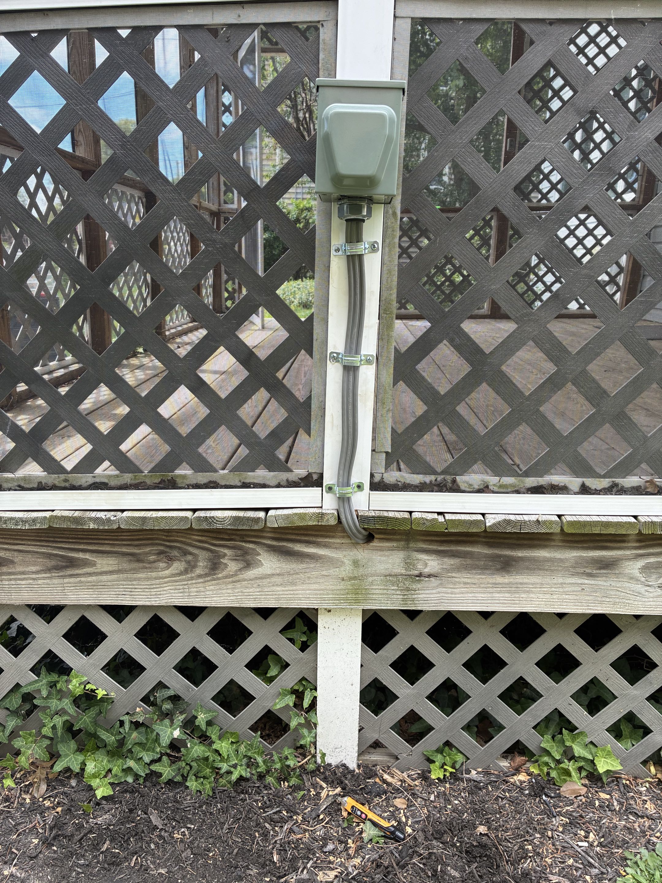 Customer wants to install a new EV charger outlet 240V in Pasadena MD. Stella electric install a new EV charger outlet in Pasadena MD.