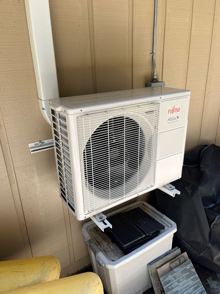 Ductless heat pump systems tune up and maintenance  Ductless heat pump systems tune up and maintenance
