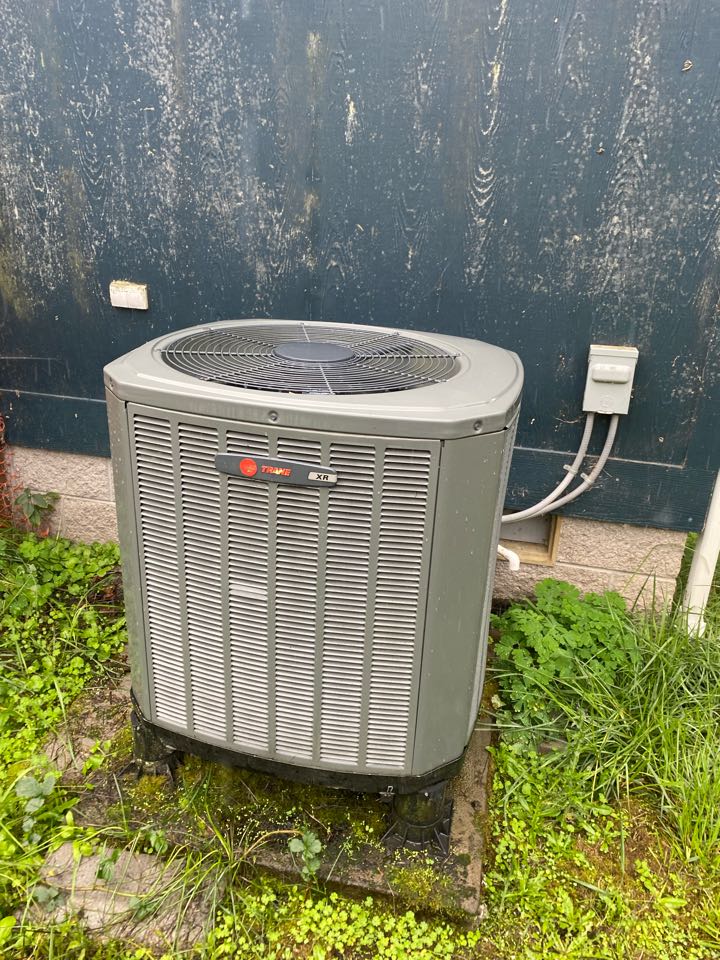 Heat pump maintenance 