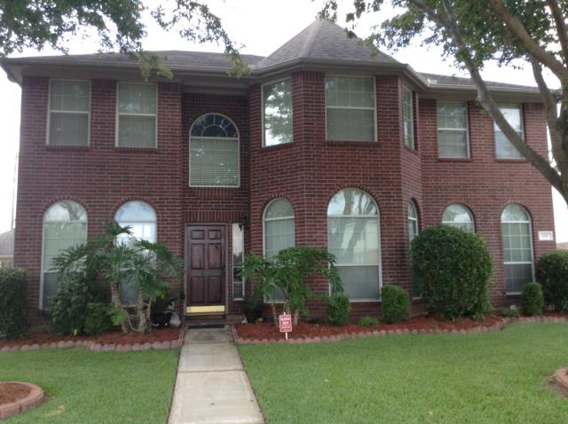 Giving an estimate for the removal of rats from the attic.