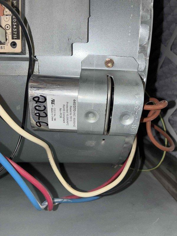 Replaced defective blower capacitor with 10μF unit from truck stock. System tested and confirmed operational for both heating and cooling modes.