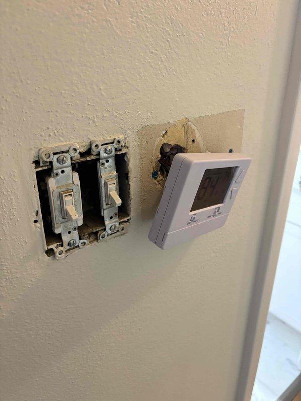 Responded to service call for thermostat replacement on single ground-level HVAC unit located in rear of property. Removed existing thermostat and assessed electrical connections and wall mounting conditions. Completed installation of new digital thermostat, secured all wiring connections, and verified proper operation with system controls.