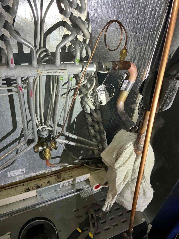 Replaced defective evaporator coil (S/N 1524A59989) under warranty coverage. Removed failed coil assembly, installed new replacement unit, connected refrigerant lines with proper brazing techniques, and verified all connections for leaks. System tested and confirmed operational for both heating and cooling modes upon completion.